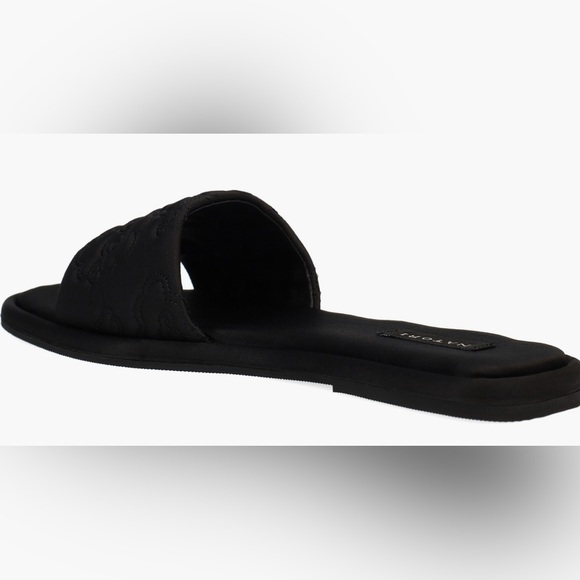 Natori Radial Slide Sandal. Ladies 7 - Picture 2 of 13